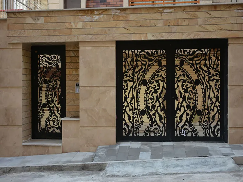 درب حیاط طرح چوبی